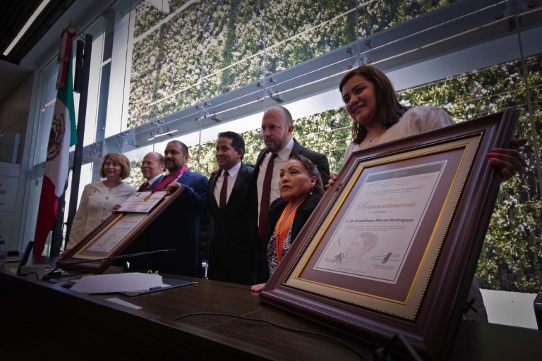 ENTREGA_PRESEAS_CONGRESO_DEL_ESTADO_VP_