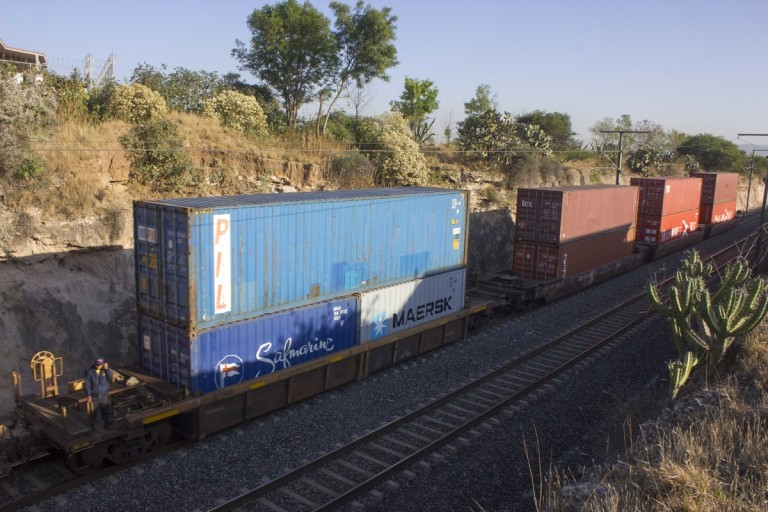 SUJETOS ARMADOS ROBAN TREN EN SAN JUAN DEL RIO