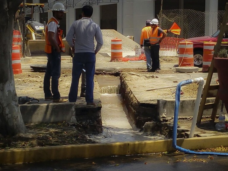 CEA atiende fuga toma clandestina de agua_DC_ (2)