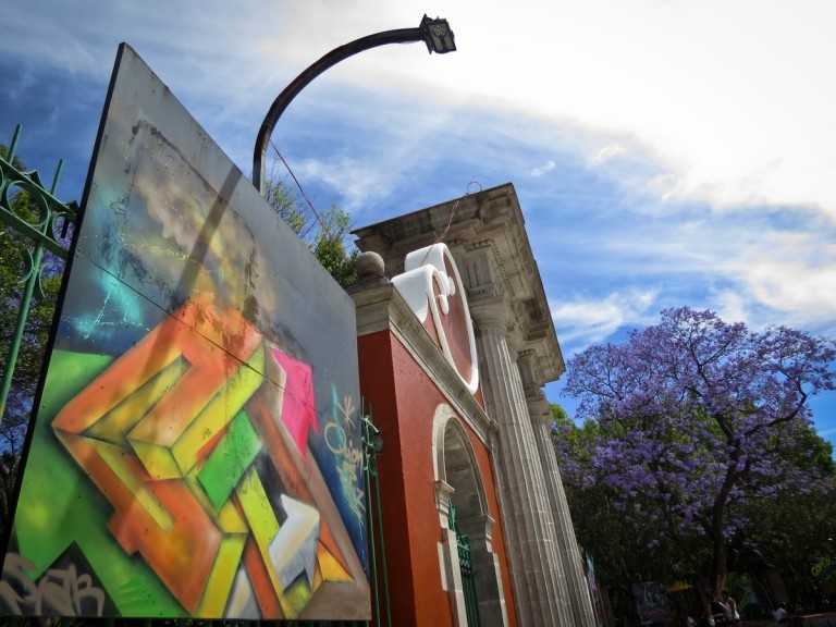Poesía y grafiti en la Alameda Hidalgo