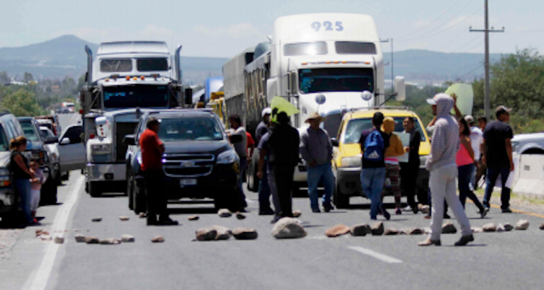 Bloqueo carretero. Foto: Especial