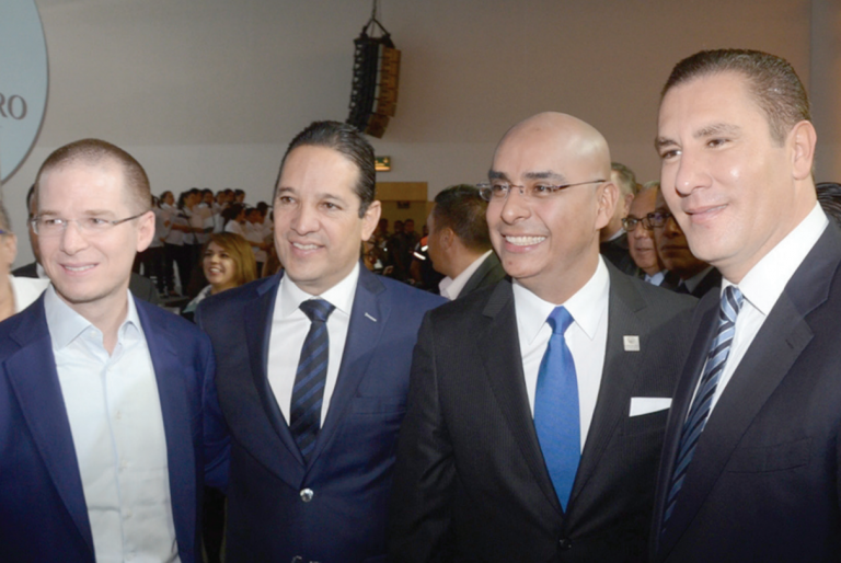 El alcalde rindió su primer informe. Foto: Especial