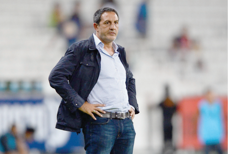 El estratega afina los ultimos detalles para debutar este sábado. Foto: Especial