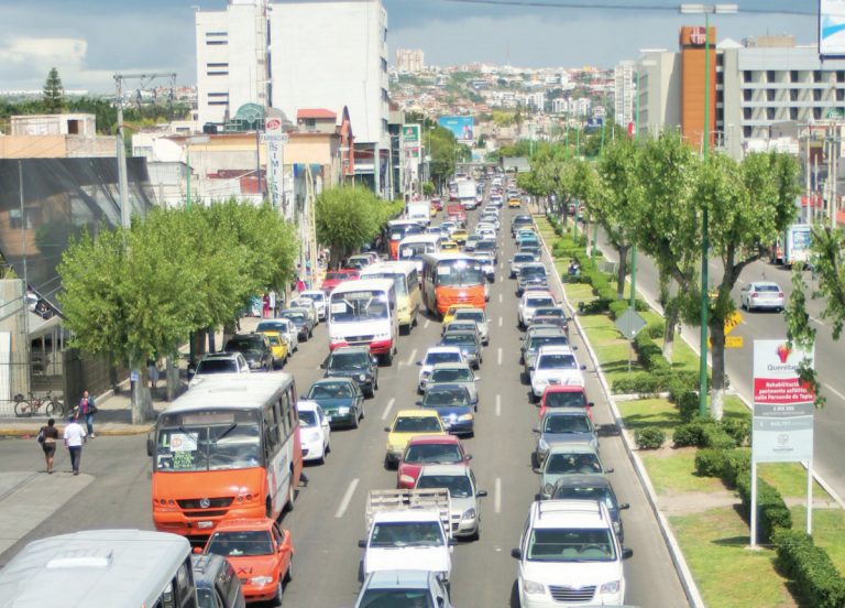 El software implicaría programar la frecuencia de unidades. Foto: Especial