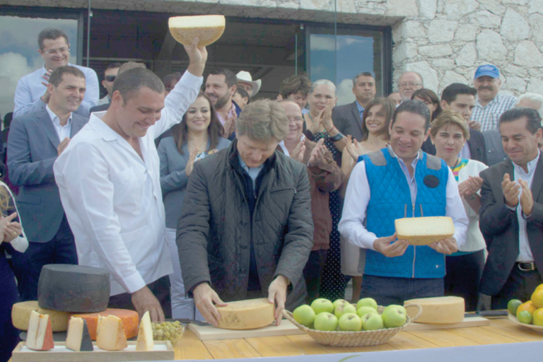 El titular de la Sectur fue el testigo de honor. Foto: Especial