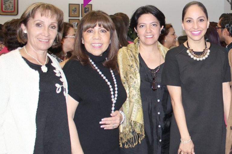 La línea de honor entregó los reconocimientos. Foto: Especial