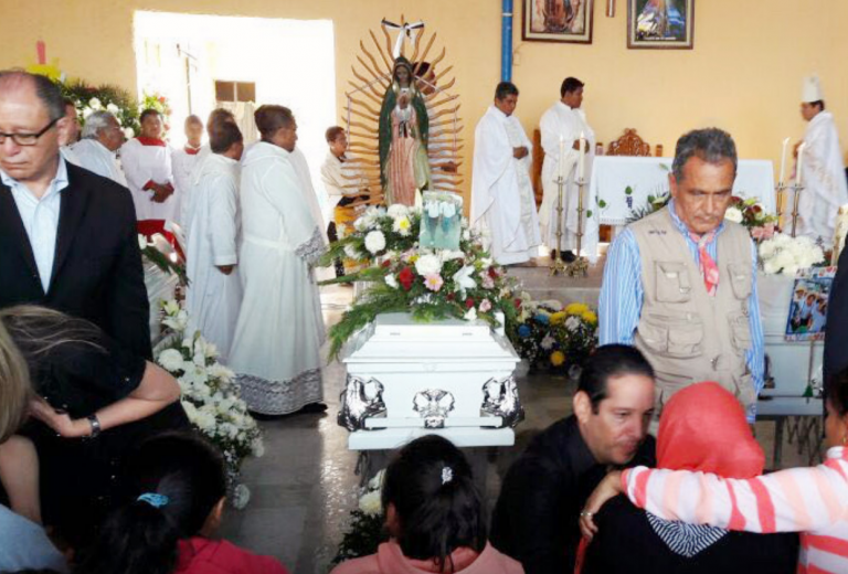 A la misa acudieron autoridades locales y estatales. Foto: Especial