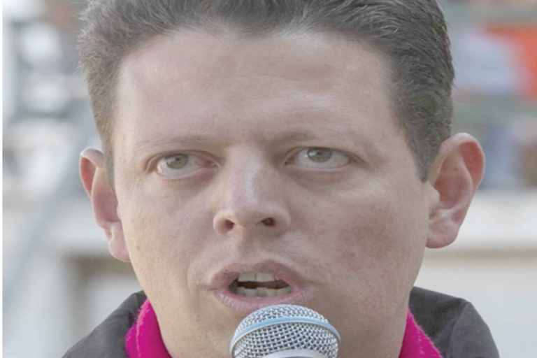 Llama Ortiz Proal a escuchar las peticiones de la gente. Foto: Especial