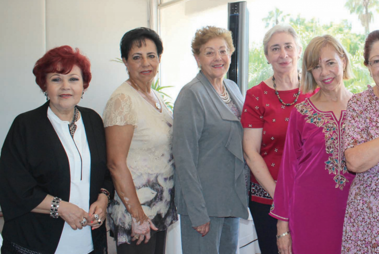 Parte de la mesa directiva del voluntariado. Foto: Especial