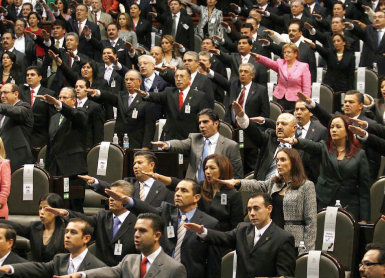 Pide Marcos Aguilar quitar beneficios. Foto: Especial