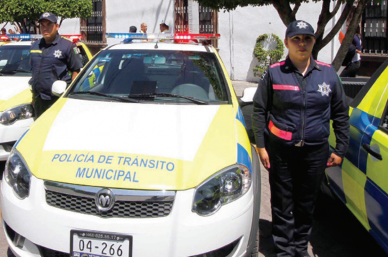 Se entregaron 10 automóviles para apoyo a seguridad vial. Foto: Especial