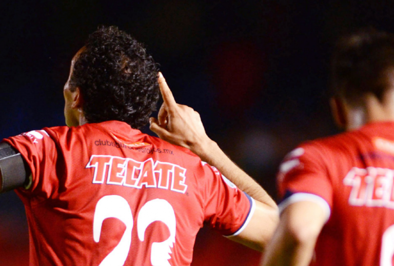 Tiburones ya esperan el partido con Gallos. Foto: Especial