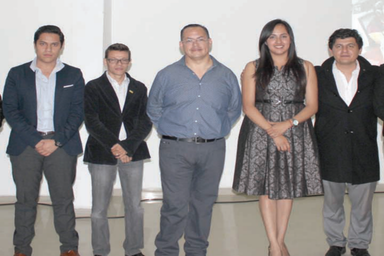 Una amena velada entre amigos celebrando el Día del Abogado. Foto: Especial