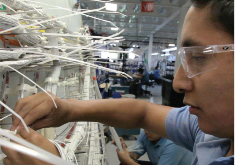 50 empleados tenian contrato temporal. Foto: Especial