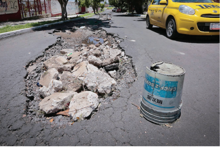 Calles sufren daños a consecuencia de las lluvias. Foto: Especial