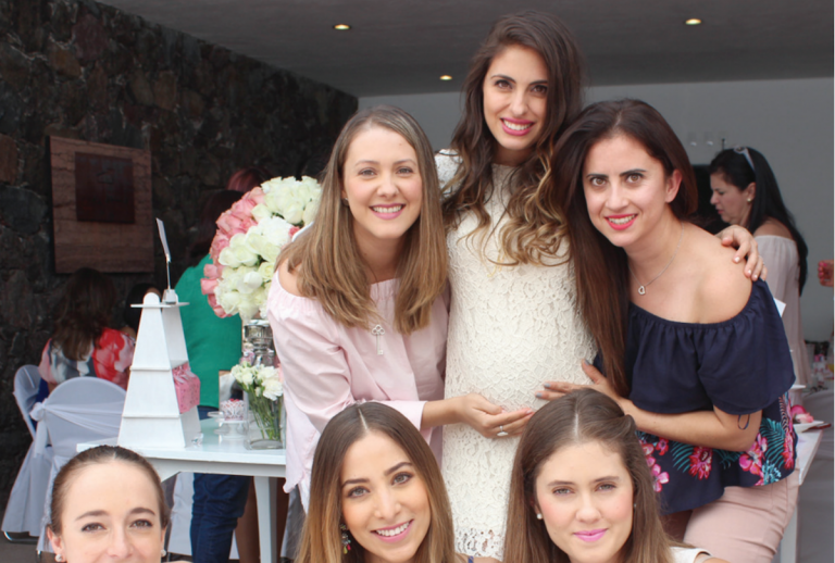 Compartió este día con sus amigas. Foto: Especial