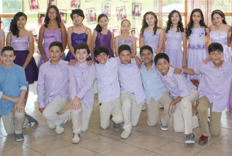 Concluyeron la escuela primaria y festejaron entre amigos. Foto: Especial