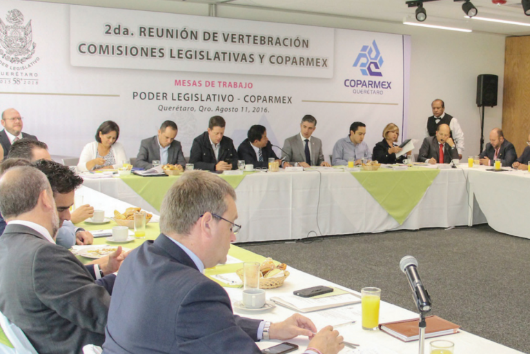 Consideran reelección y revocación del mandato. Foto: Especial