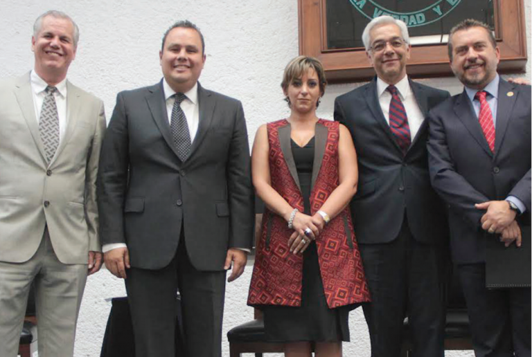 Debaten sobre su trabajo en el Congreso. Foto: Especial