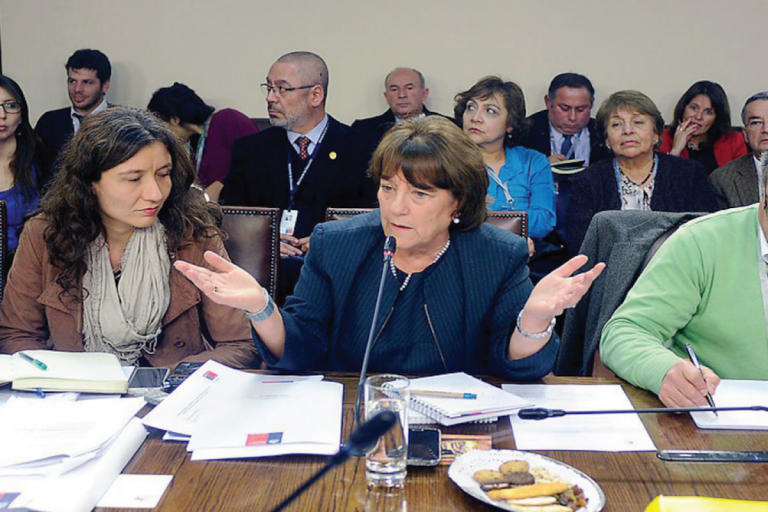 Denuncian que directivos forzan a pagar cuotas a los padres. Foto: Especial