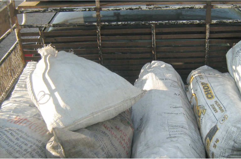 El conductor no pudo asegurar la legal procedencia del material. Foto: Especial