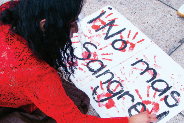 Exigen que el caso de la niña otomí  se trate adecuadamente. Foto: Especial