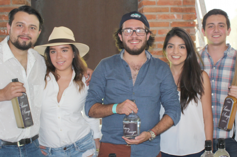 Expositores de tequila y Mezcal. Foto: Especial