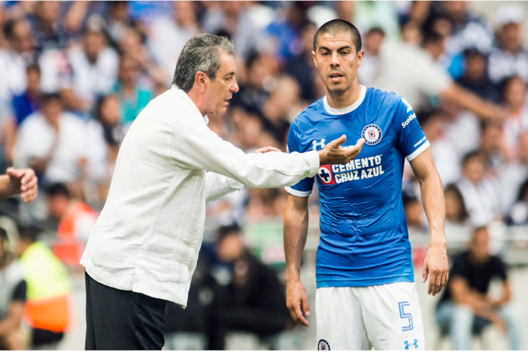 La directiva de Cruz Azul mostró su apoyo al estratega. Foto: Especial
