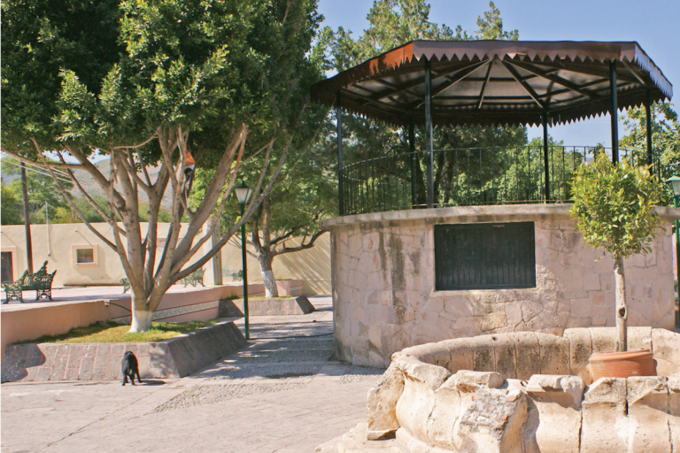 Los compromisos son por servicios básicos. Foto: Especial