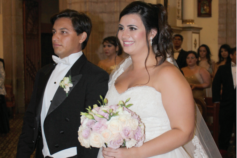 Mauricio y Patricia, muy felices en el día de su boda. Foto: Especial
