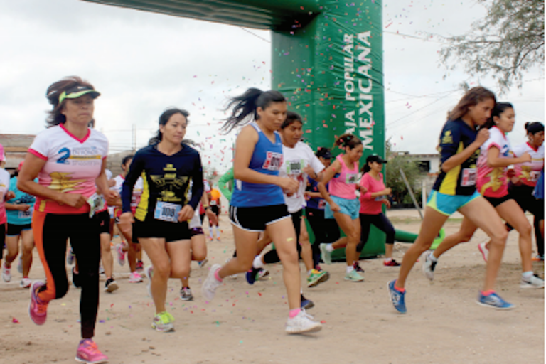 Participaron más de 100 personas en la carrera a 10k. Foto: Especial