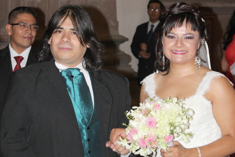 Roberto  y Marianne, felices en su boda. Foto: Especial