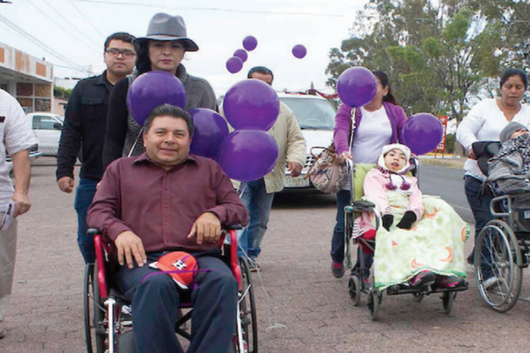 Se obligar a contar con personas con discapacidad. Foto: Especial