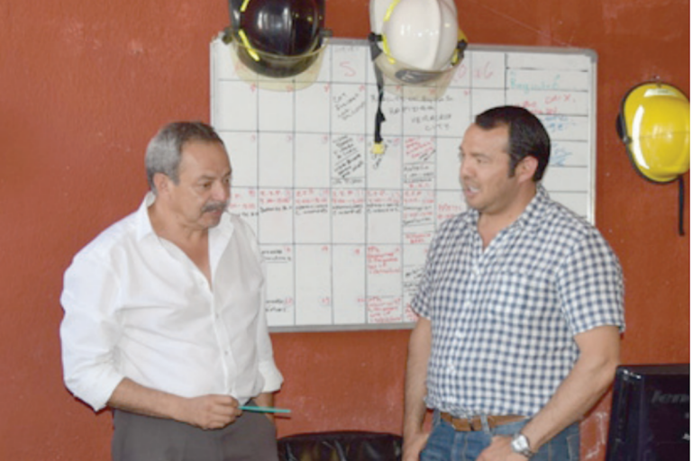 Se reunen para analizar situación de bomberos. Foto: Especial