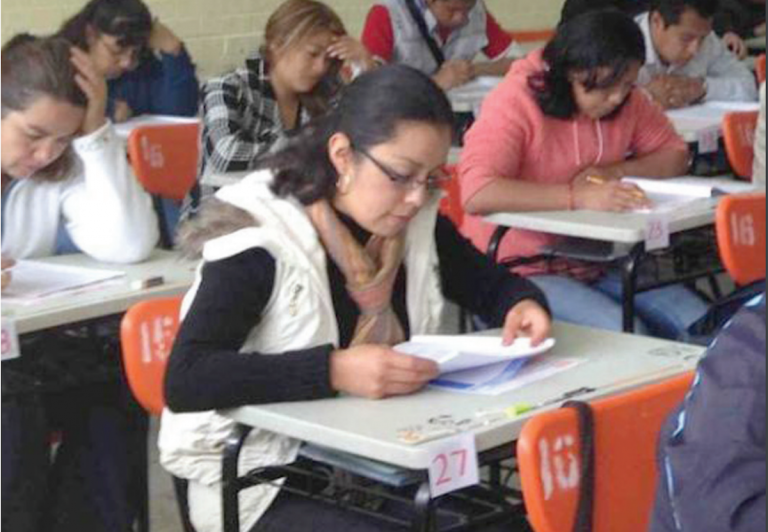 Preparan segunda vuelta para maestros. Foto: Especial