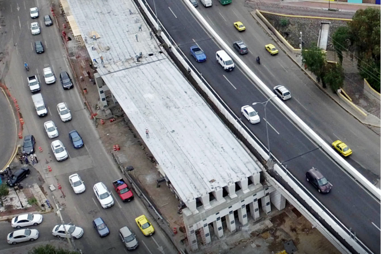 Suspenden y retiran de la obra a empresa. Foto: Especial