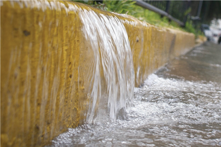 Trabajan en redes de agua obsoletas. Foto: Especial