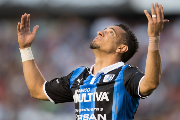 Alienta a su equipo para el juego de cuartos de final. Foto: Especial