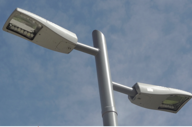 Contemplan mejor alumbrado público. Foto: Especial