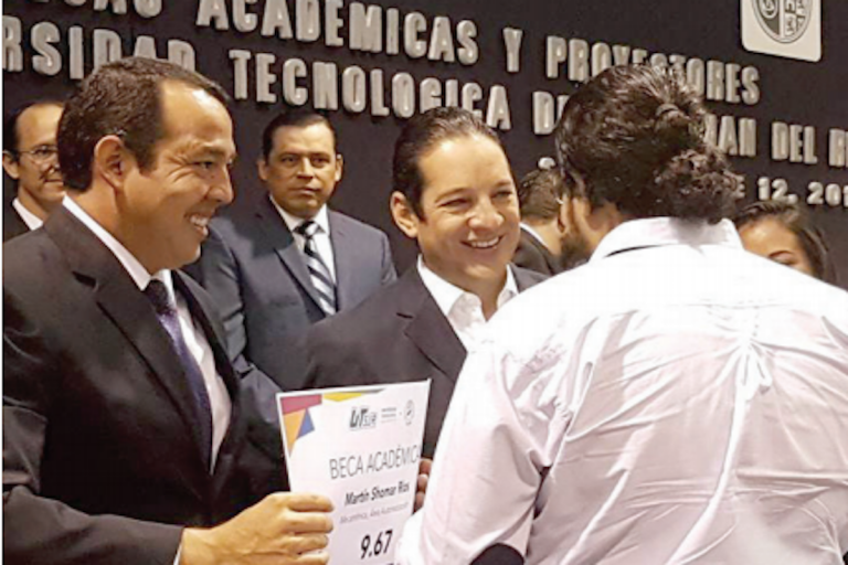 Cumple compromisis con la educación. Foto: Especial