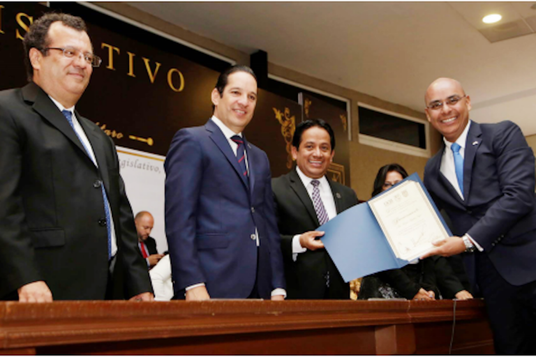 Gobernador y funcionarios reiteran su apoyo a la UAQ. Foto: Especial