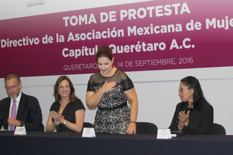 Karina Castro de Domínguez acudió al evento. Foto: Especial