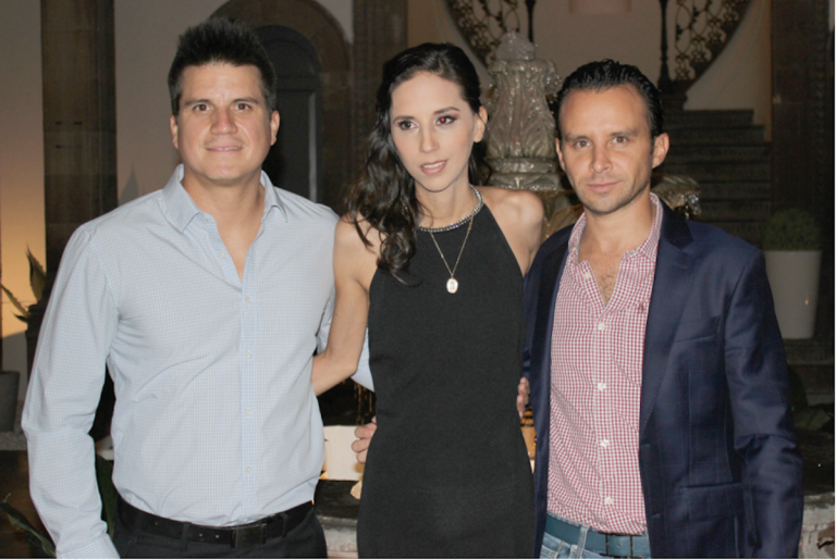 Los anfitriones del evento. Foto: Especial