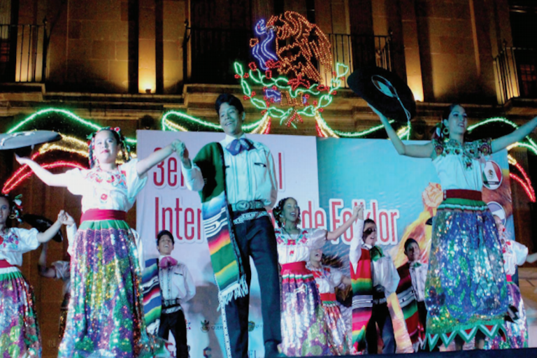 Los anfitriones en el cierre del evento. Foto: Especial