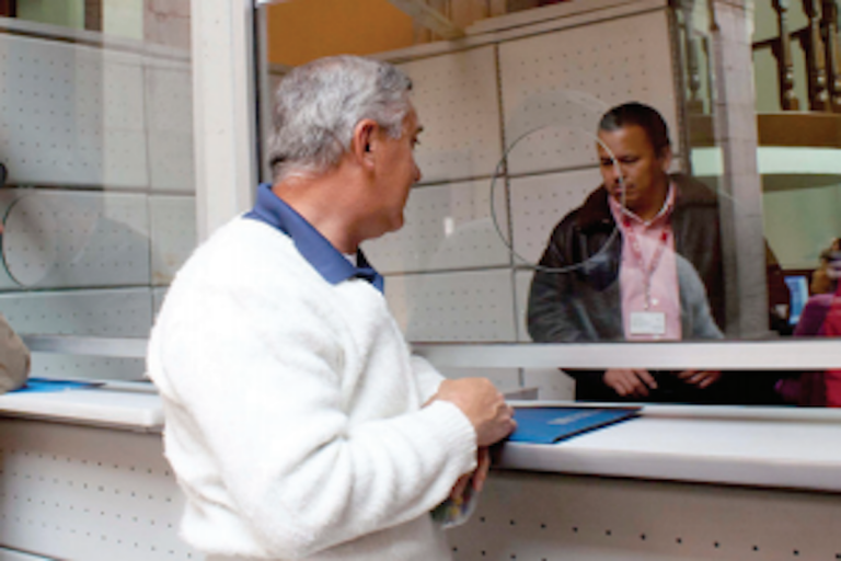 Pagan contribuyentes a otras entidades. Foto: Especial