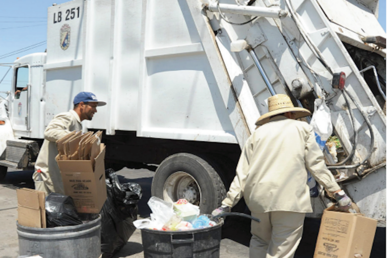 Señala desventajas del actual servicio de limpia. Foto: Especial