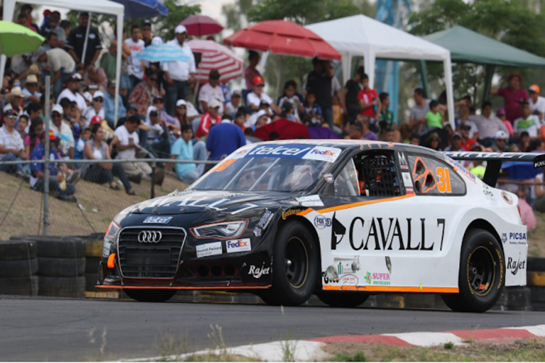 Siguen sumando puntos en la Súper V8. Foto: Especial