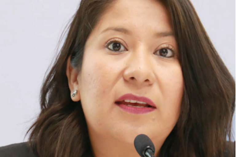 invita a diputados a abrirse al escrutinio. Foto: Especial