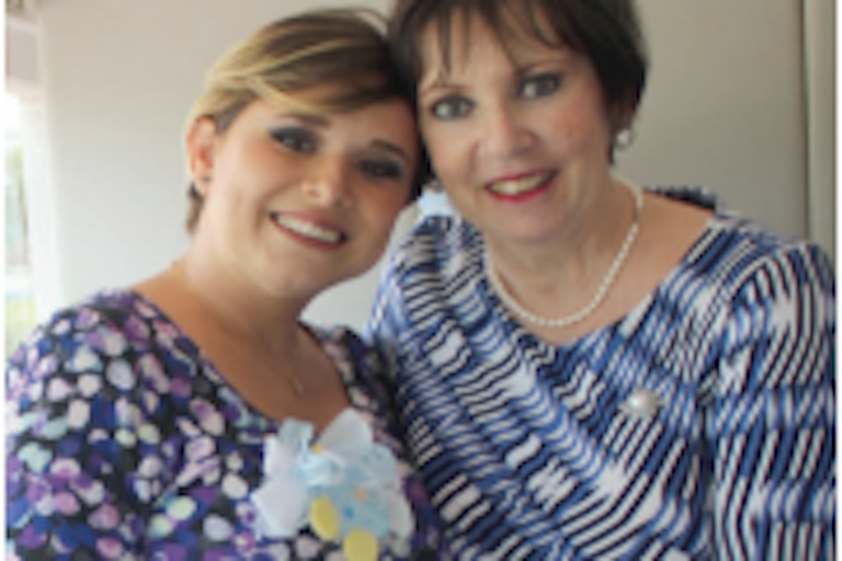 Abuela muy feliz. Foto: Especial