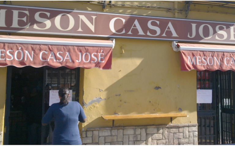 Comercios incumplen reglamento. Foto: Especial